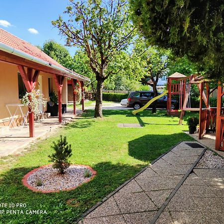 Apartman Aniko Vendeghaz Harkany Exterior photo
